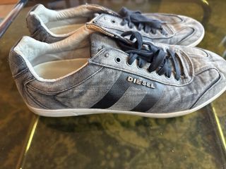 Zapatillas casuales Diesel grises y negras