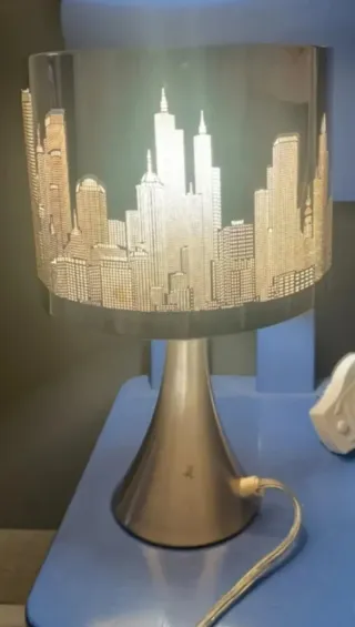 Lámpara de mesa moderna diseño ciudad