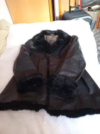 Abrigo de piel negro T 48