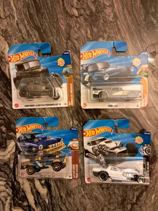 Lote 4 auto Hot Wheels nuovi 2025