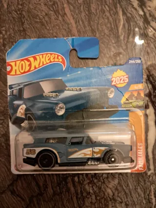 Lote 4 auto Hot Wheels nuovi 2025