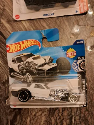 Lote 4 auto Hot Wheels nuovi 2025