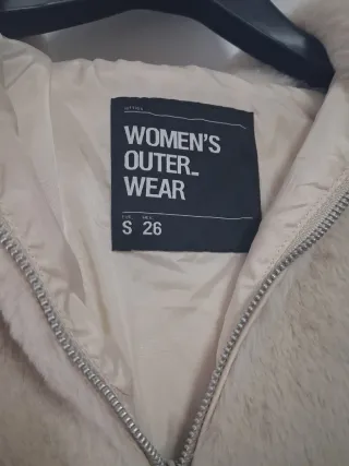 Chaqueta pelo beige cremallera