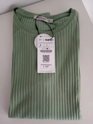 Camiseta Stradivarius verde talla L