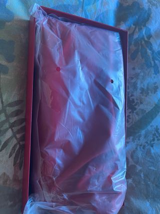 Cartera negra con cremallera y logo