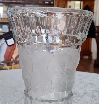 Elegante vaso portafiori in cristallo