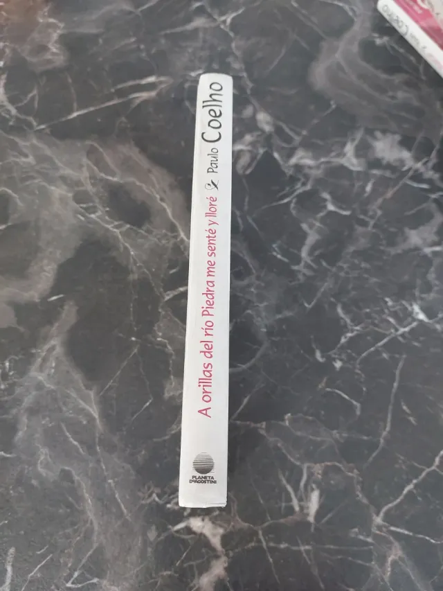 A orillas del río Piedra me senté y lloré