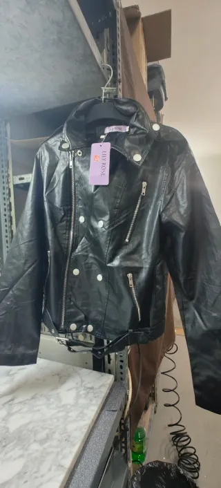 Chaqueta polipiel negra Lily Rose