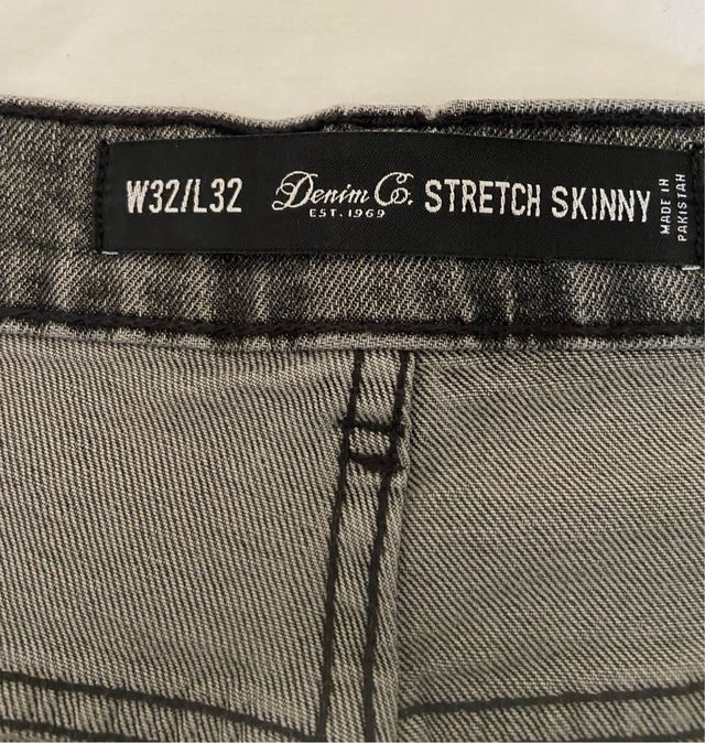 Pantalón pitillo gris. T/W32 “Primark”