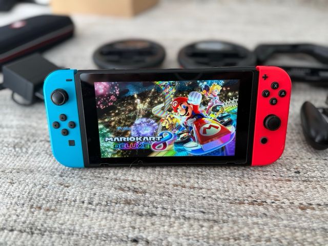 Nintendo Switch + Mario Kart 8 Deluxe + Accesorios
