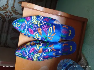 Zapatos bordados azules