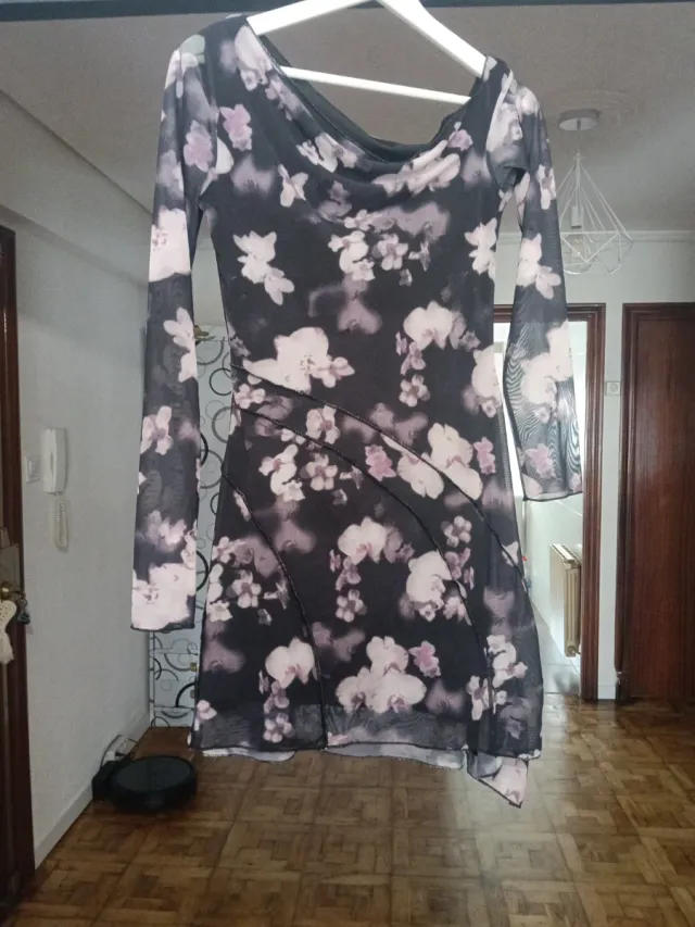Vestido corto estampado floral manga larga