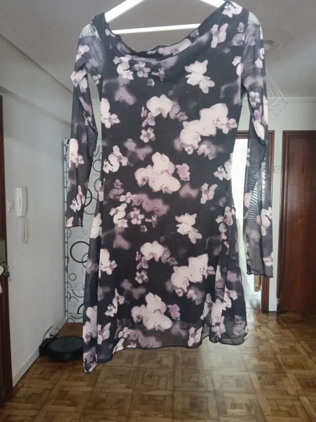 Vestido corto estampado floral manga larga