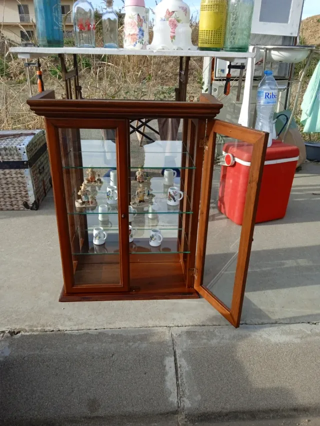 Vitrina madera y cristall
