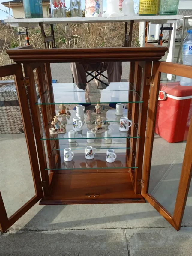 Vitrina madera y cristall