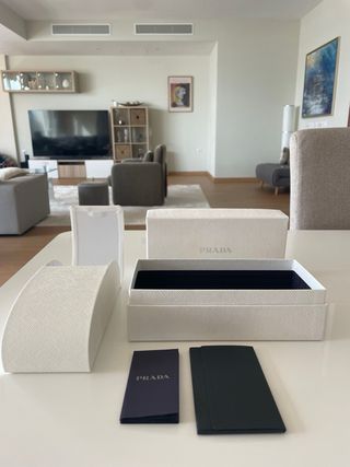 Gafas de sol Prada negras y marrones