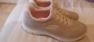 Skechers Memory Foam Beige y Rosas