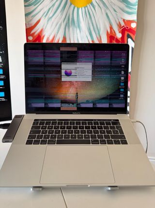 MacBook Pro 15” 2016 i7 Plata