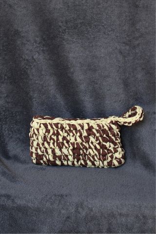 Astuccino uncinetto giallo e marrone