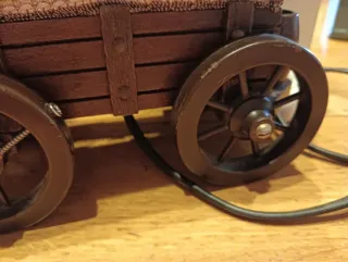 Lampada da tavolo a forma di carro