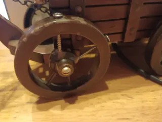 Lampada da tavolo a forma di carro