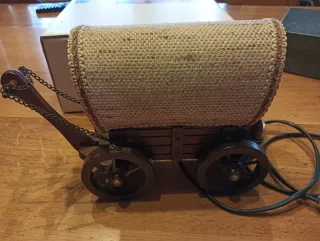 Lampada da tavolo a forma di carro