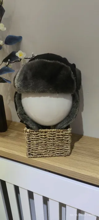 Gorro de nieve negro y gris