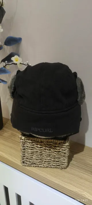 Gorro de nieve negro y gris