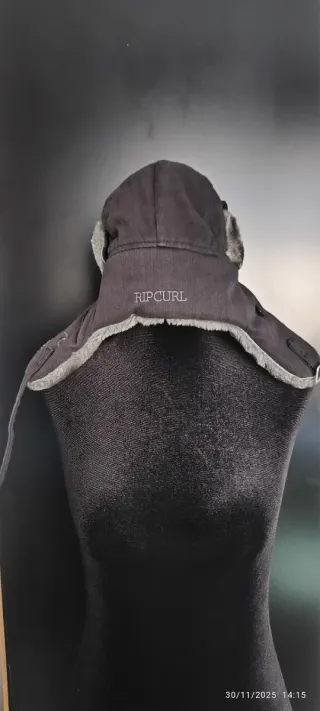 Gorro de nieve negro y gris