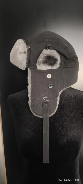 Gorro de nieve negro y gris