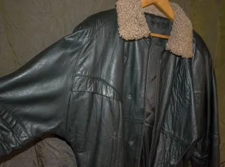 Cazadora de cuero negra