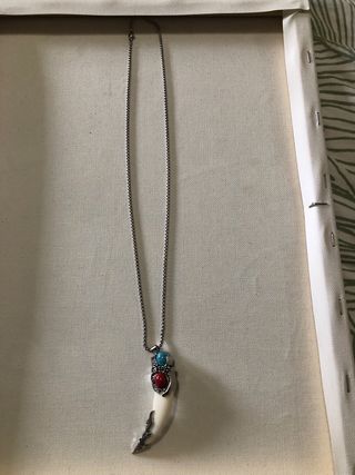 Collana dente di lupo con pietre