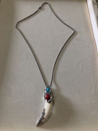 Collana dente di lupo con pietre