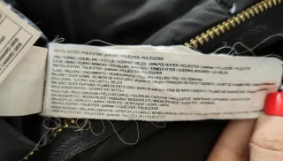 Abrigo plumífero Mango negro con capucha