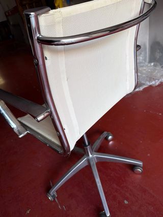 Silla de oficina cromada blanca