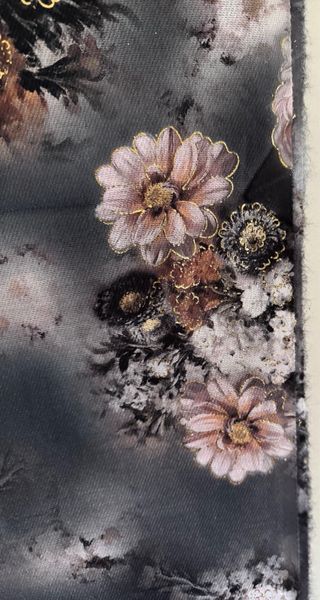 Pashmina con fiori grigi e rosa
