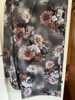 Pashmina con fiori grigi e rosa