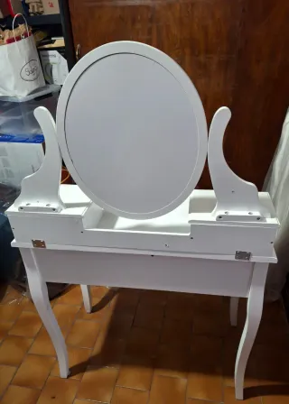 Postazione make-up con specchio