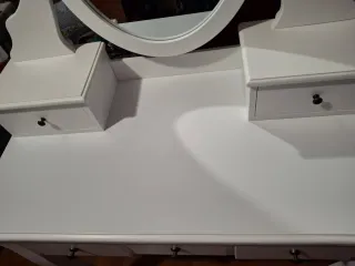 Postazione make-up con specchio