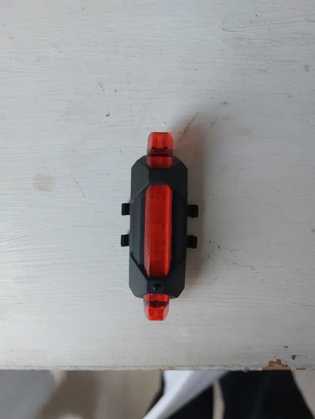 Luz trasera roja para bicicleta