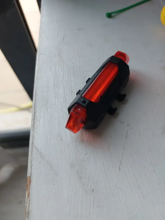 Luz trasera roja para bicicleta