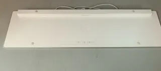 Teclado Apple Plata y Blanco con 2 puertos usb