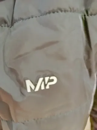 Plumas ligero mujer Myprotein negro.