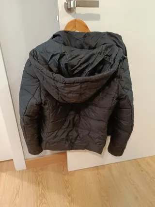 Plumas ligero mujer Myprotein negro.