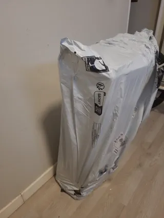 Barbecue pieghevole blu e argento