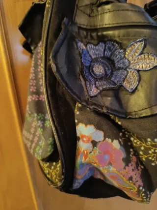 Bolso Desigual Negro Multicolor.