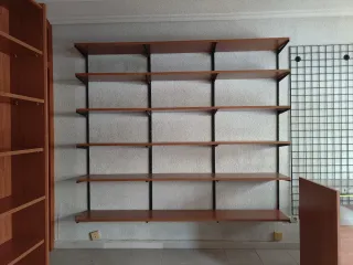 ESTANTERÍAS DE MADERA Y METAL. NEGOCIO