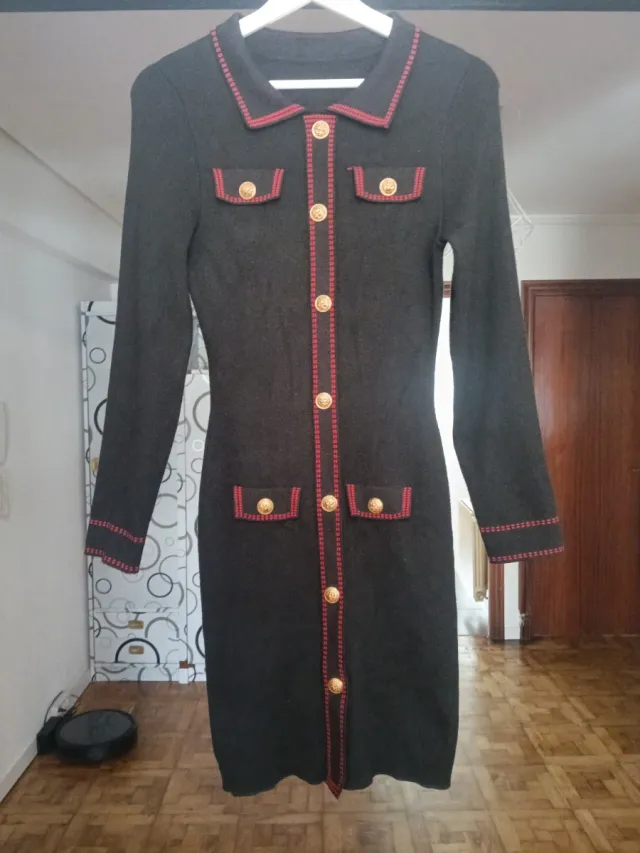 Vestido negro corto manga larga