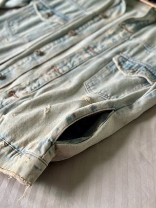 Chaqueta vaquera Bershka desgastada talla S