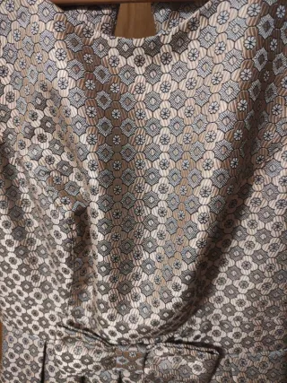 Vestido de fiesta dorado y plateado